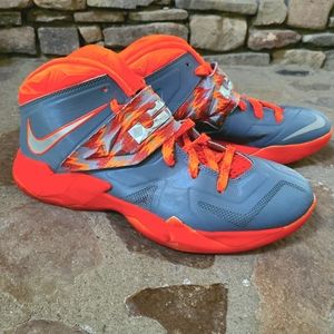 Nike LeBron James mens 8.5